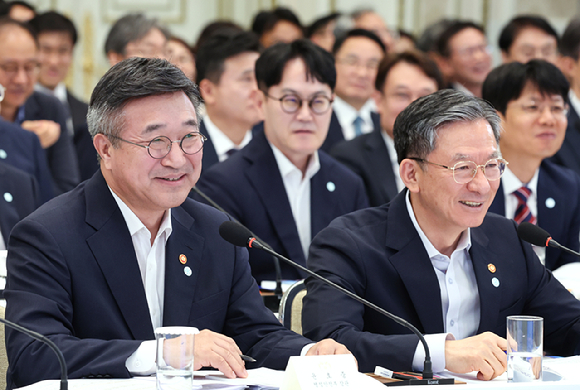 이재명 대통령이 5일 청와대 영빈관에서 열린 행안부&middot;경찰청&middot;법무부&middot;검찰청 등에 대한 부처 업무보고에서 발언하고 있다. 2026.8.5 [청와대통신사진기자단] [사진=연합뉴스]