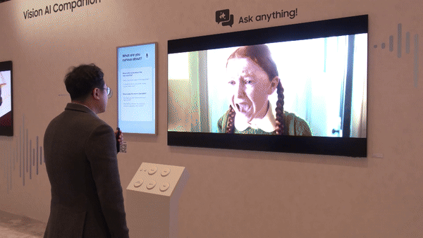 노태문 삼성전자 DX부문장 사장이 4일(현지시간) 미국 라스베이거스 윈 호텔에서 열린 '더 퍼스트룩' 프레스 콘퍼런스에서 AI 생태계 구상을 밝히고 있다. [사진=삼성전자]