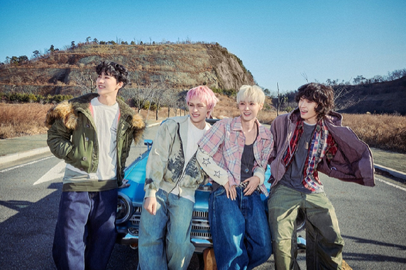 AxMxP 미니 1집 'Amplify My Way'(앰플리파이 마이 웨이) 네 번째 콘셉트 포토 [사진=FNC엔터테인먼트]