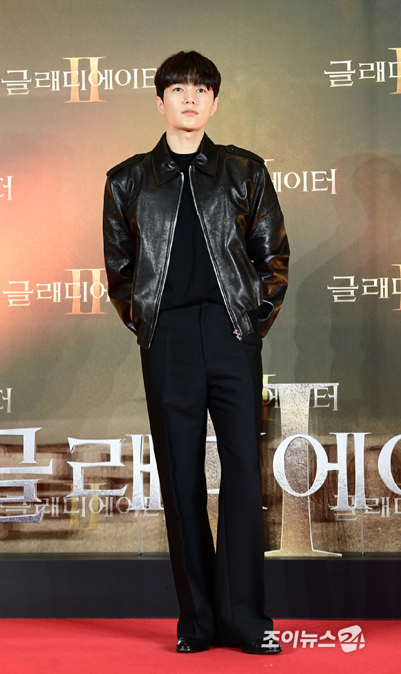 배우 김명수(엘)가 5일 오후 서울 용산구 CGV 용산아이파크몰에서 열린 영화 '글래디에이터 Ⅱ' VIP 시사회에 참석하고 있다. 