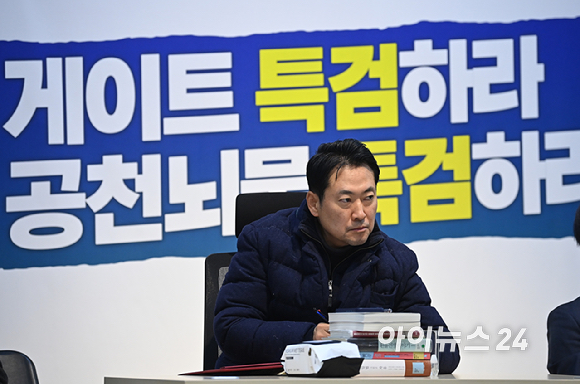 장동혁 국민의힘 대표가 16일 서울 여의도 국회 로텐더홀에서 통일교 및 공천뇌물 특검 수용을 촉구하며 단식을 이어가고 있다. [사진=곽영래 기자]