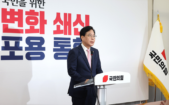 국민의힘 송언석 비상대책위원장 겸 원내대표가 2일 국회에서 비상대책위원장 취임 기자회견을 하고 있다. [사진=연합뉴스]