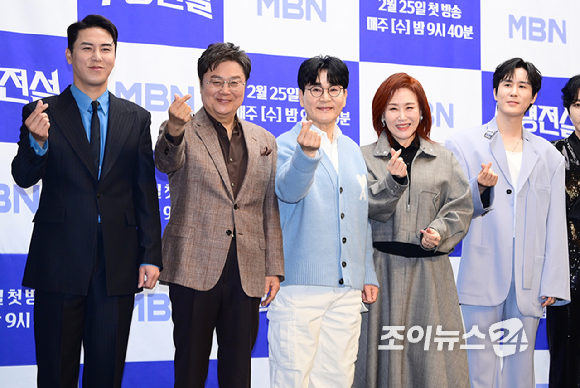 (왼쪽부터) 강문경-손태진-양세형-임한별-김대호가 25일 오후 서울 마포구 스탠포드호텔에서 열린 MBN 초대형 트롯 오디션 '무명전설-트롯 사내들의 서열전쟁' 제작발표회에 참석하고 있다. [사진=정소희 기자]