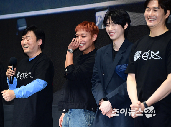 배우 박지훈이 17일 오후 서울 강남구 삼성동 메가박스 코엑스점에서 열린 영화 '왕과 사는 남자' 1,300만 돌파 흥행 감사 무대 인사에 참석하고 있다. [사진=정소희 기자]