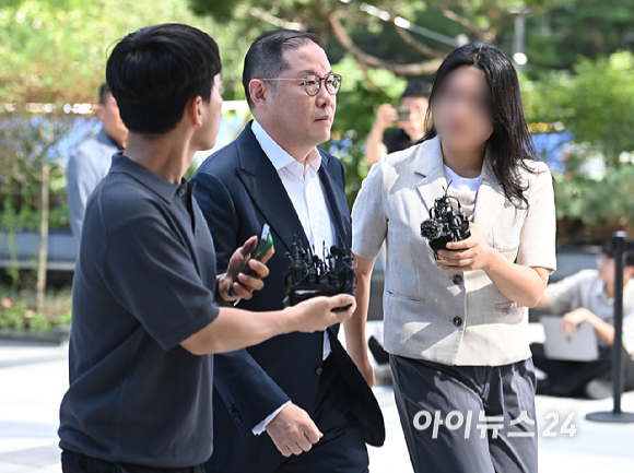 조현상 HS효성 부회장이 4일 오전 서울 종로구에 마련된 김건희 특검팀(특별검사 민중기)에 출석하고 있다. [사진=곽영래 기자]