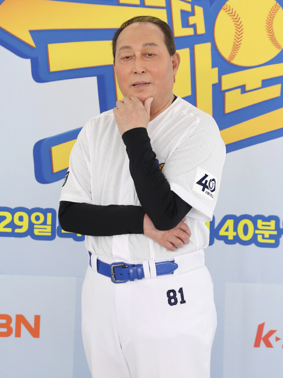 MBN '빽 두 더 그라운드' 온라인 제작발표회에 인식 감독과 송진우 코치를 비롯해 양준혁, 안경현, 홍성흔, 현재윤, 채태인, 김태균, 이대형, 니퍼트, 윤석민, MC 이찬원이 참석했다. [사진=MBN]