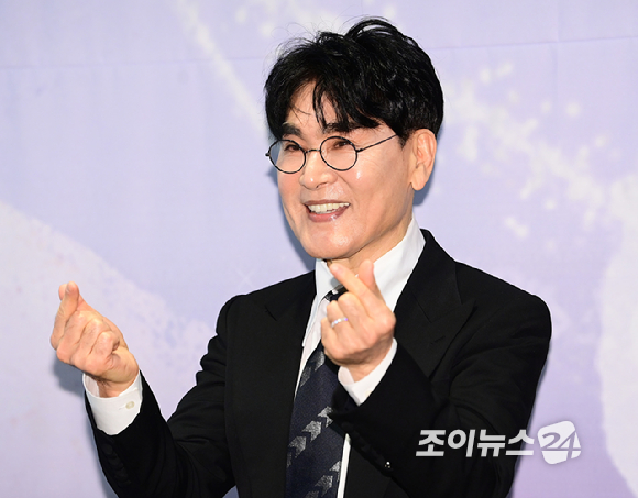 가수 조항조가 5일 오후 서울 마포구 상암동 스탠포드호텔에서 열린&nbsp;이미자 전통가요 헌정 공연 '맥(脈)을 이음' 기자간담회에 참석하고 있다. [사진=정소희 기자]