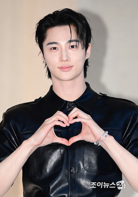 배우 변우석이 3일 오후 서울 성동구 하우스 노웨어 서울에서 열린 아이아이컴바인드 신사옥 하우스 노웨어 서울 오픈 기념 포토콜에 참석하고 있다. [사진=정소희 기자]