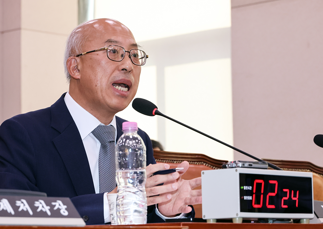 15일 국회에서 열린 법제사법위원회의 법제처 국정감사에서 조원철 법제처장이 더불어민주당 김동아 의원의 질문을 받고 있다. 2026.10.15 [사진=연합뉴스]