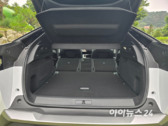 푸조 '올 뉴 3008 스마트 하이브리드' 정측면. [사진=김종성 기자]