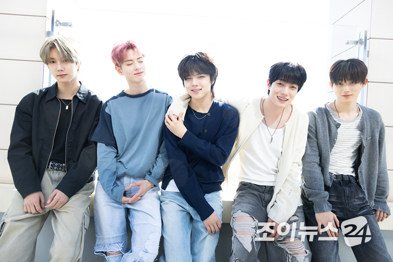 그룹 더윈드가 7일 서울 영등포구 조이뉴스24에서 진행된 인터뷰에 앞서 포즈를 취하고 있다. [사진=문수지 기자]