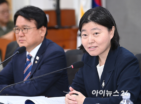 임은정 서울동부지검장이 29일 서울 여의도 국회에서 '검찰개혁의 쟁점은 무언인가 : 국민이 바라는 검찰개혁의 속도와 방향'을 주제로 열린 검찰개혁 긴급 공청회에서 발언하고 있다. [사진=곽영래 기자]