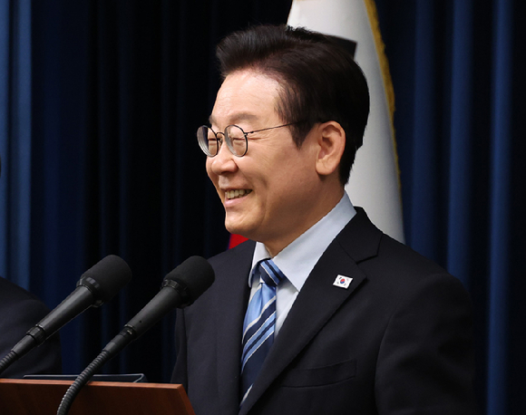 이재명 대통령이 지난 16일 용산 대통령실에서 열린 한미 관세협상 후속 민관 합동회의에서 발언하고 있다. [사진=연합뉴스]