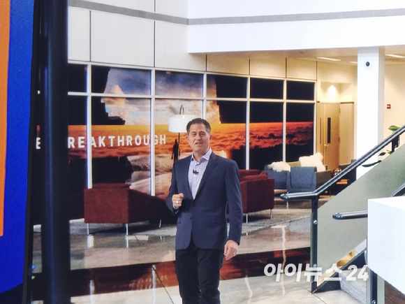 마이클 델 델 테크놀로지스 CEO가 19일(현지시간) 미국 라스베이거스 베네시안 호텔에서 개막한 델 테크놀로지스 월드(DTW) 2025에서 키노트를 하고 있다. [사진=윤소진 기자]