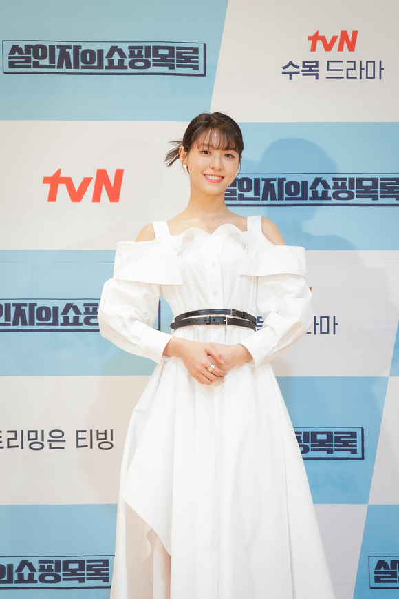 배우 김설현이 25일 열린 tvN 새 수목드라마 '살인자의 쇼핑목록' 제작발표회에서 포즈를 취하고 있다. [사진=tvN]