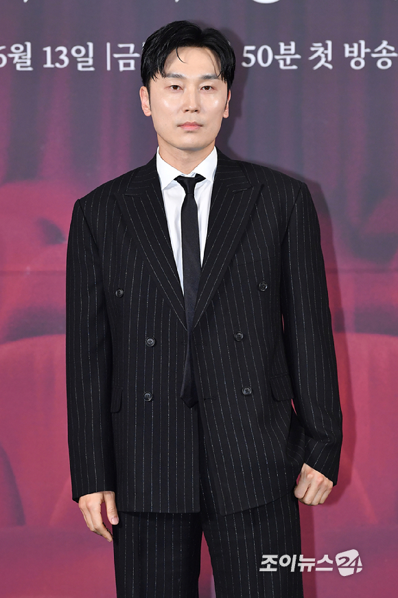 배우 서현우가 10일 오후 서울 용산구 CGV 용산아이파크몰점에서 진행된 SBS 새 금토드라마 '우리영화' 제작발표회에 참석해 포즈를 취하고 있다. [사진=문수지 기자]