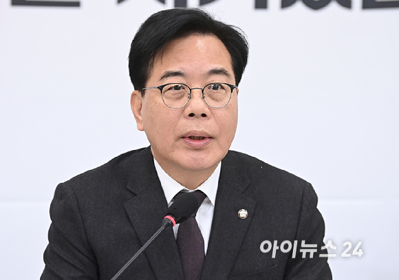 송언석 국민의힘 원내대표가 2일 서울 여의도 국회에서 열린 현안 관련 기자간담회에서 발언하고 있다. [사진=곽영래 기자]