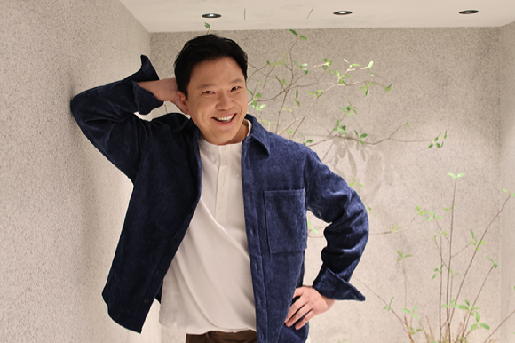 배우 정성화가 뮤지컬 '미세스 다웃파이어' 삼연을 앞두고 인터뷰를 진행했다. [사진=㈜샘컴퍼니, ㈜스튜디오선데이]