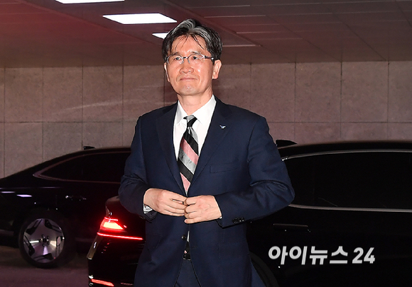 오동운 고위공직자범죄수사처장이 12일 오전 서울 여의도 국회 법제사법위원회 긴급현안질의 출석위해 국회로 들어서고 있다. [사진=곽영래 기자]