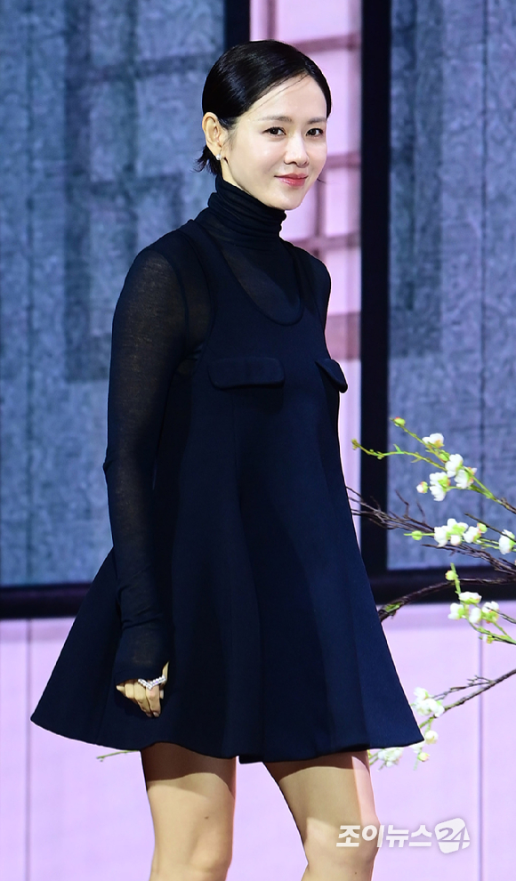 배우 손예진이 9일 서울 종로구 JW 메리어트 동대문 스퀘어에서 열린 넷플릭스 시리즈 '스캔들' 제작발표회에 참석하고 있다. [사진=정소희 기자]