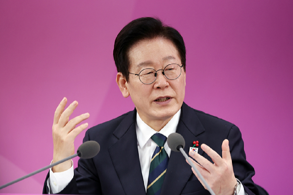 이재명 대통령이 23일 부산 동구 해양수산부 청사에서 열린 해수부 업무보고에서 발언하고 있다. 2025.12.23 [사진=연합뉴스]