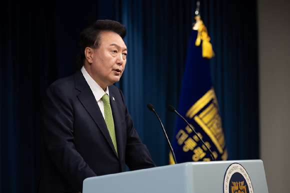 윤석열 대통령이 지난해 6월 3일 서울 용산 대통령실 브리핑룸에서 첫 국정브리핑을 하고 있다. 2024.06.03. [사진=대통령실]