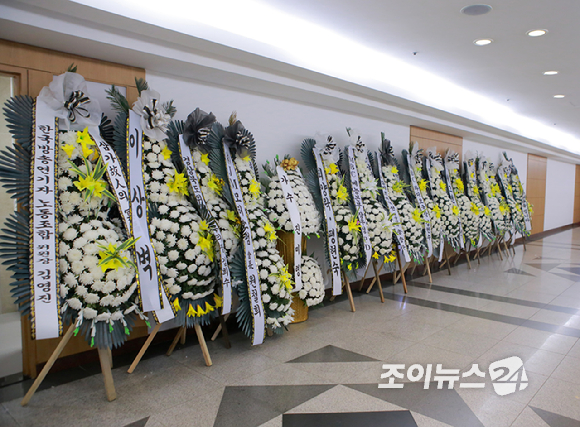 폐기흉 증세 악화로 세상을 떠난 고(故) 전유성의 빈소가 26일 서울아산병원 장례식장에 마련됐다. [사진=사진공동취재단]