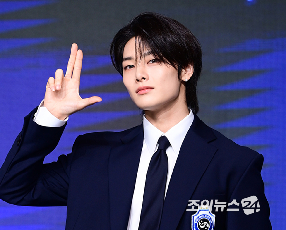 그룹 스트레이키즈 아이엔이&nbsp;22일 오전 서울 영등포구 여의도 콘래드호텔에서 열린&nbsp;스트레이키즈(Stray Kids) 정규 4집 '카르마' 발매 기념 기자간담회에서 포즈를 취하고 있다. [사진=정소희 기자]