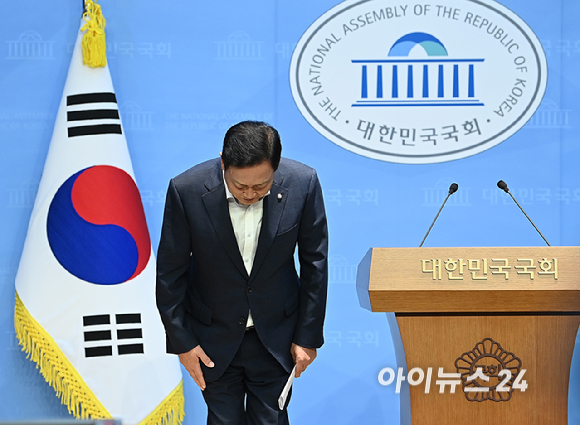 김선교 국민의힘 의원이 7일 오전 서울 여의도 국회에서 특별검사의 출국금지 관련 기자회견을 하고 있다.김건희 여사의 각종 의혹을 수사하는 민중기 특별검사(김건희 특검)가 경기 양평군수 출신의 김선교 국민의힘 의원을 출국금지 조치한 것으로 알려졌다. [사진=곽영래 기자]