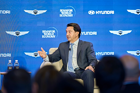 호세 무뇨스(Jos&eacute; Mu&ntilde;oz) 사장이 14일(현지시간) 미국 워싱턴 D.C.에서 열린 '2026 세마포 월드 이코노미(Semafor World Economy)' 미래 모빌리티(Future of Mobility) 트랙 세션에서 발언하고 있다. [사진=현대자동차그룹]