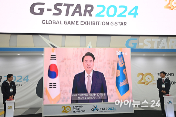 14일 부산 해운대구 벡스코에서 열린 국제게임전시회 '지스타 2024' 개막식 행사에서 윤석열 대통령의 축사가 영상으로 보여지고 있다. [사진=곽영래 기자]