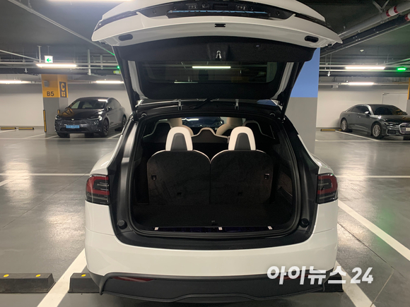 테슬라 '모델 X' 트렁크 [사진=김종성 기자]
