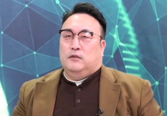 개그맨 이혁재 씨가 음주운전 중 오토바이를 들이받는 사고를 내 경찰에 붙잡혔다. 사진은 이 씨. [사진=유튜브 채널 '일요서울TV']