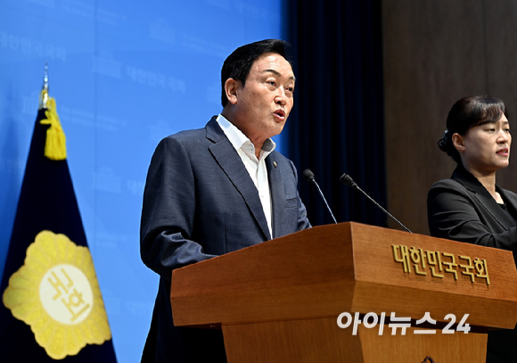 김선교 국민의힘 의원이 7일 오전 서울 여의도 국회에서 특별검사의 출국금지 관련 기자회견을 하고 있다.김건희 여사의 각종 의혹을 수사하는 민중기 특별검사(김건희 특검)가 경기 양평군수 출신의 김선교 국민의힘 의원을 출국금지 조치한 것으로 알려졌다. [사진=곽영래 기자]