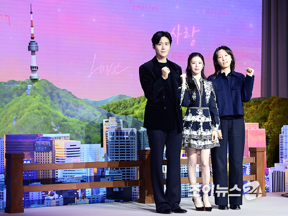 배우 김선호-고윤정-유영은 감독이 13일 오전 서울 강남구 조선팰리스 서울강남에서 열린 넷플릭스 시리즈 '이 사랑 통역 되나요?' 제작발표회에 참석하고 있다. [사진=정소희 기자]