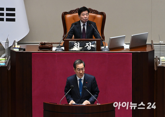 한덕수 국무총리가 24일 새벽 서울 여의도 국회에서 열린 제401회 국회(임시회) 제3차 본회의에서 인사말을 하고 있다. [사진=김성진 기자]