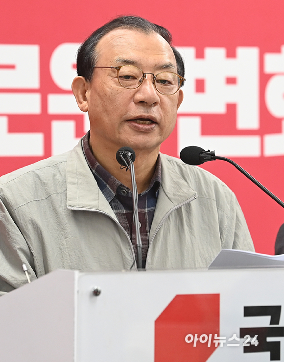 이정현 국민의힘 공천관리위원장이 16일 서울 영등포구 여의도 중앙당사에서 충북지사 공천 심사 결과를 발표하고 있다. [사진=곽영래 기자]