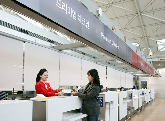 티웨이항공은 설날 연휴 기간을 맞아 공항 혼잡을 대비해 고객 편의성을 강화한 서비스를 제공한다고 13일 밝혔다. [사진=티웨이항공]