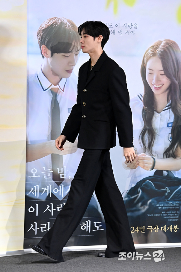 배우 추영우가 22일 오후 서울 용산구 CGV용산아이파크몰점에서 열린 영화 '오늘 밤, 세계에서 이 사랑이 사라진다 해도'(감독 김혜영) 언론시사회에 참석해 포즈를 취하고 있다. [사진=문수지 기자]