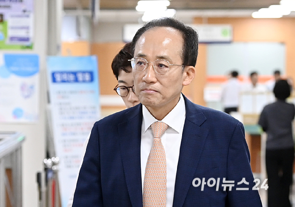 내란 중요임무 종사 혐의로 기소된 추경호 대구시장이 26일 서울 서초구 서울중앙지방법원에서 열린 11차 공판에 출석하고 있다. [사진=곽영래 기자]