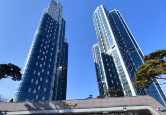 배우 서강준(본명 이승환&middot;32)이 서울 성동구 성수동의 고급 주상복합 '트리마제' 대형 타입을 매도해 24억원이 넘는 시세차익을 거둔 것으로 파악됐다. [사진=서강준 인스타그램]