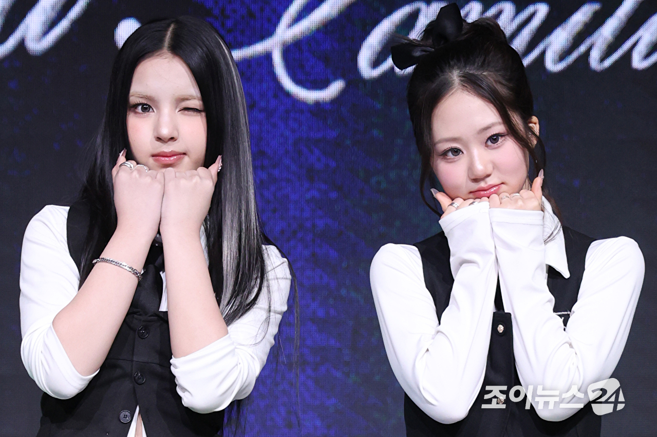 그룹 초코2(ChoCo2) 안판, 윤지가 24일 오후 서울 마포구 상암동 쇼킹케이팝센터에서 열린 초코엔터테인먼트 첫 패밀리 앨범 '초코 라 파밀리아(ChoCo La Familia)' 발매 기념 쇼케이스에 참석해 포즈를 취하고 있다. [사진=문수지 기자]