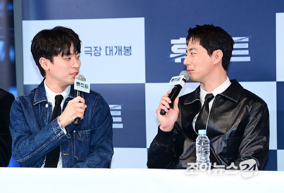 배우 박정민과 조인성이 4일 오후 서울 CGV 용산아이파크몰에서 열린 영화 '휴민트'(감독 류승완) 언론시사회에 참석하고 있다. [사진=정소희 기자]