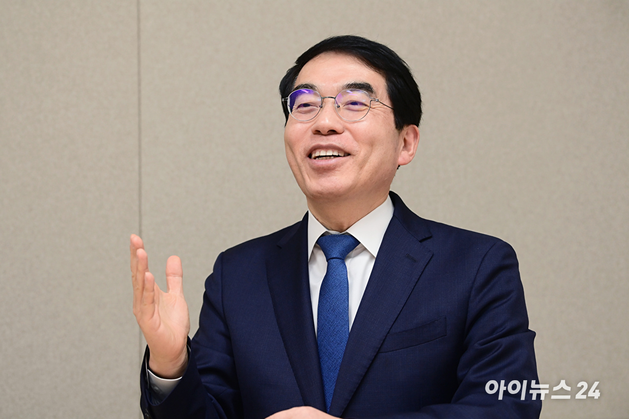 경기도지사 출마를 선언한 양기대 전 더불어민주당 의원이 29일 서울 영등포구 아이뉴스24에서 진행된 인터뷰에 앞서 포즈를 취하고 있다. [사진=정소희 기자]