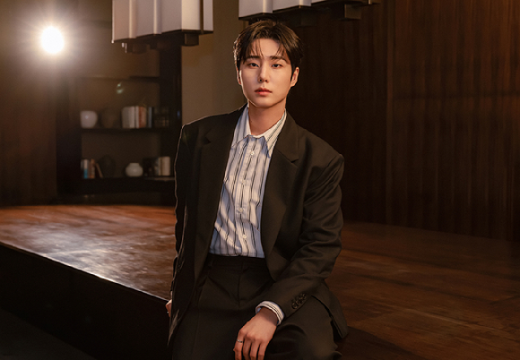 밴드 데이식스 영케이가 최근 서울 모처에서 진행한 정규 2집 'YOUNGEST'(영기스트) 발매 기념 인터뷰에서 포즈를 취하고 있다. [사진=JYP엔터테인먼트]