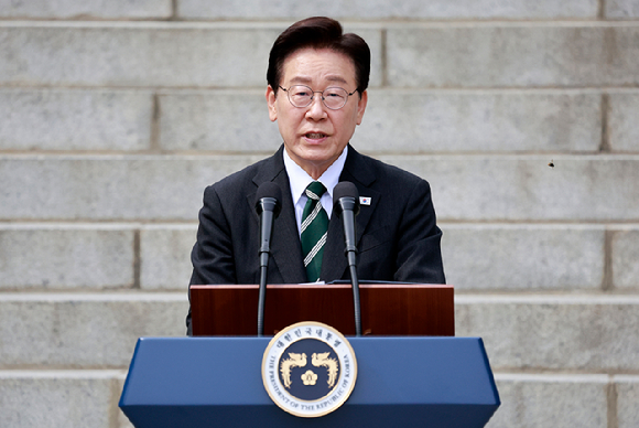 이재명 대통령이 28일 충남 아산 현충사에서 열린 충무공 이순신 탄신 제481주년 기념 다례행사에서 축사를 하고 있다. 2026.4.28 [청와대통신사진기자단] [사진=연합뉴스]