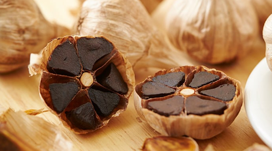 숙성 마늘 추출물(AGE)이 노화로 인한 기억력 저하와 불안 행동을 완화할 수 있다는 연구 결과가 공개됐다. 사진은 AI로 생성한 이미지로 본 기사 내용과 무관. [사진=챗GPT]