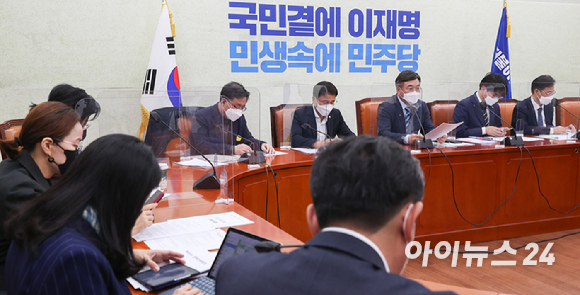 윤호중 더불어민주당 원내대표가 9일 서울 여의도 국회에서 열린 정책조정회의에서 모두발언을 하고 있다. [사진=김성진 기자]