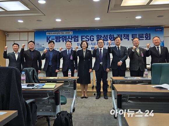 김일동 방위사업청 방산진흥국장이 15일 'K-방산 ESG(환경&middot;사회&middot;지배구조) 활성화 정책 토론회'에 참석해 발언하고 있다. [사진=최란 기자]