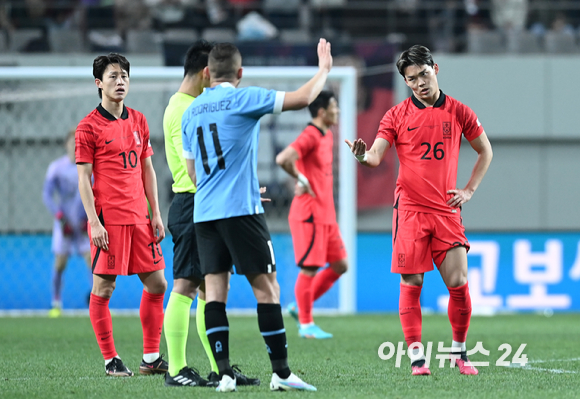 대한민국 황인범이 28일 오후 서울월드컵경기장에서 열린 대한민국과 우루과이의 평가전에서 동점골을 넣은 후 기뻐하고 있다. [사진=김성진 기자]